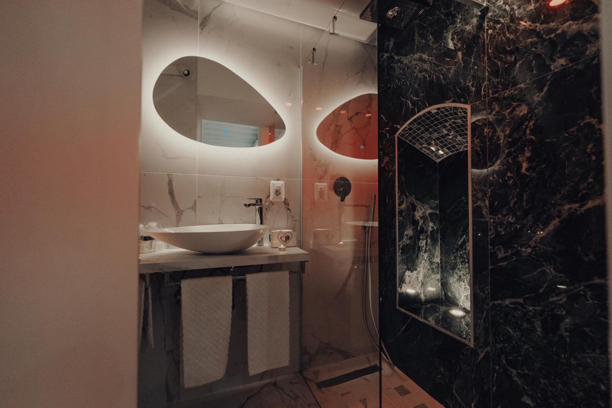 Alojamento de Acomodação e Pequeno-almoço Mirror Jacuzzi Colosseo Monti *
